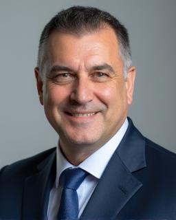 Murat Yıldız, Genel Müdürün profesyonel portresi